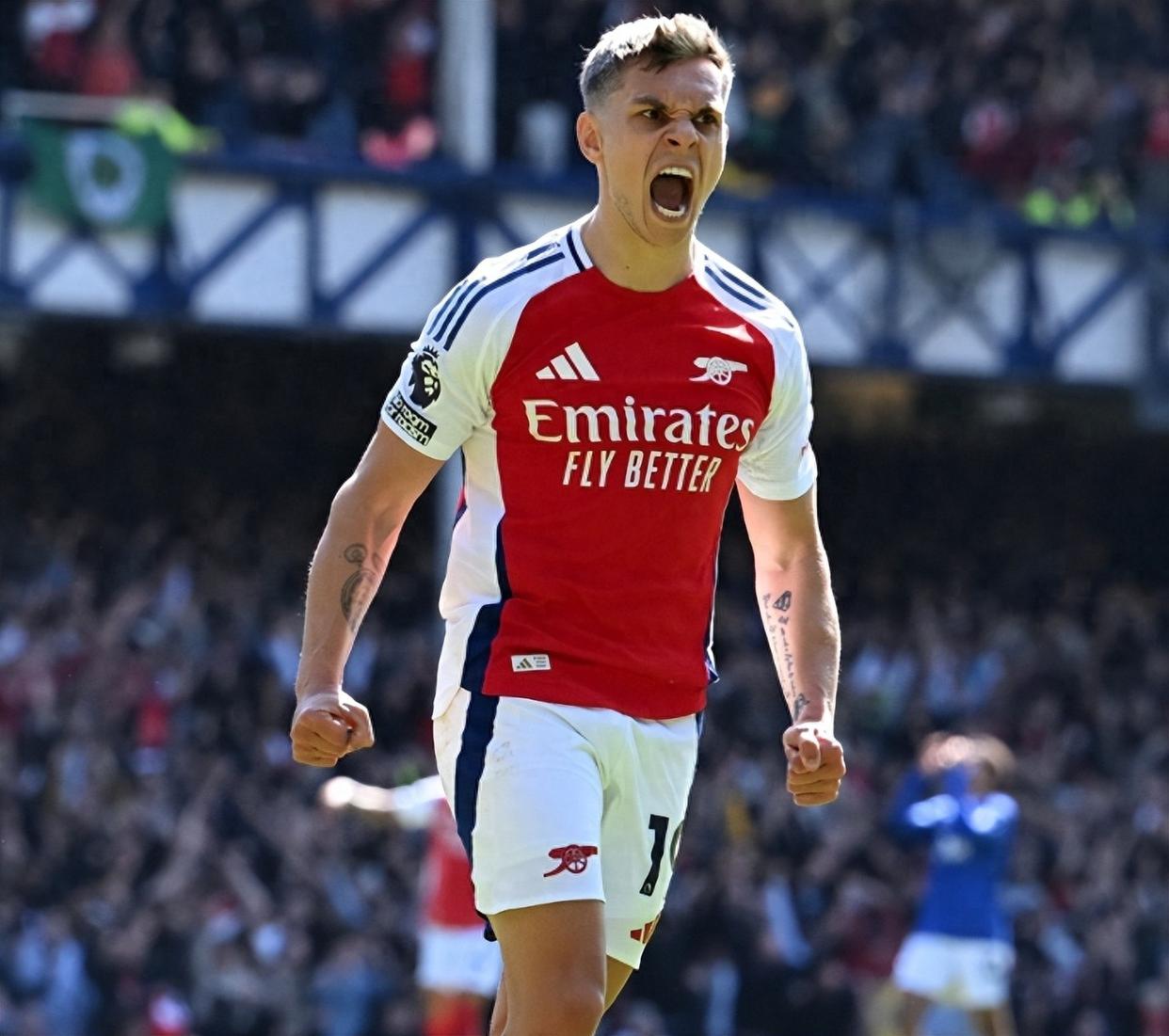 C罗在媒体评选的明年世界杯百大中高居第25！梅西仅第八！（媒体评选明年世界杯百大球星：C罗第25，梅西仅第8）