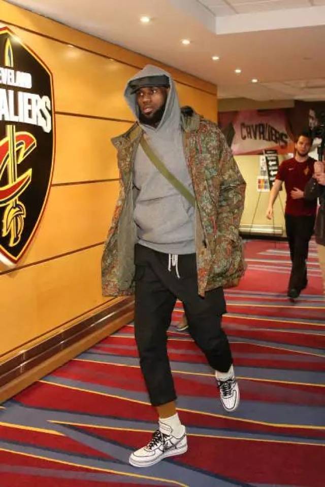 本轮亚冠精英观众人数：成都27836人居首，申花第4，海港第5（亚冠精英本轮上座人数榜：成都以27836人领跑，申花第4，海港第5）