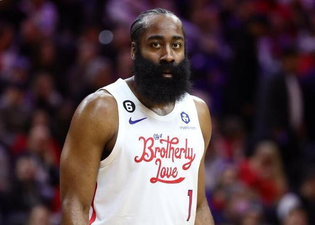 哈登下半场哑火4中0仅得2分，正负值-17全队最低（哈登下半场手感冰凉，4投0中仅拿2分，正负值-17全队最差）