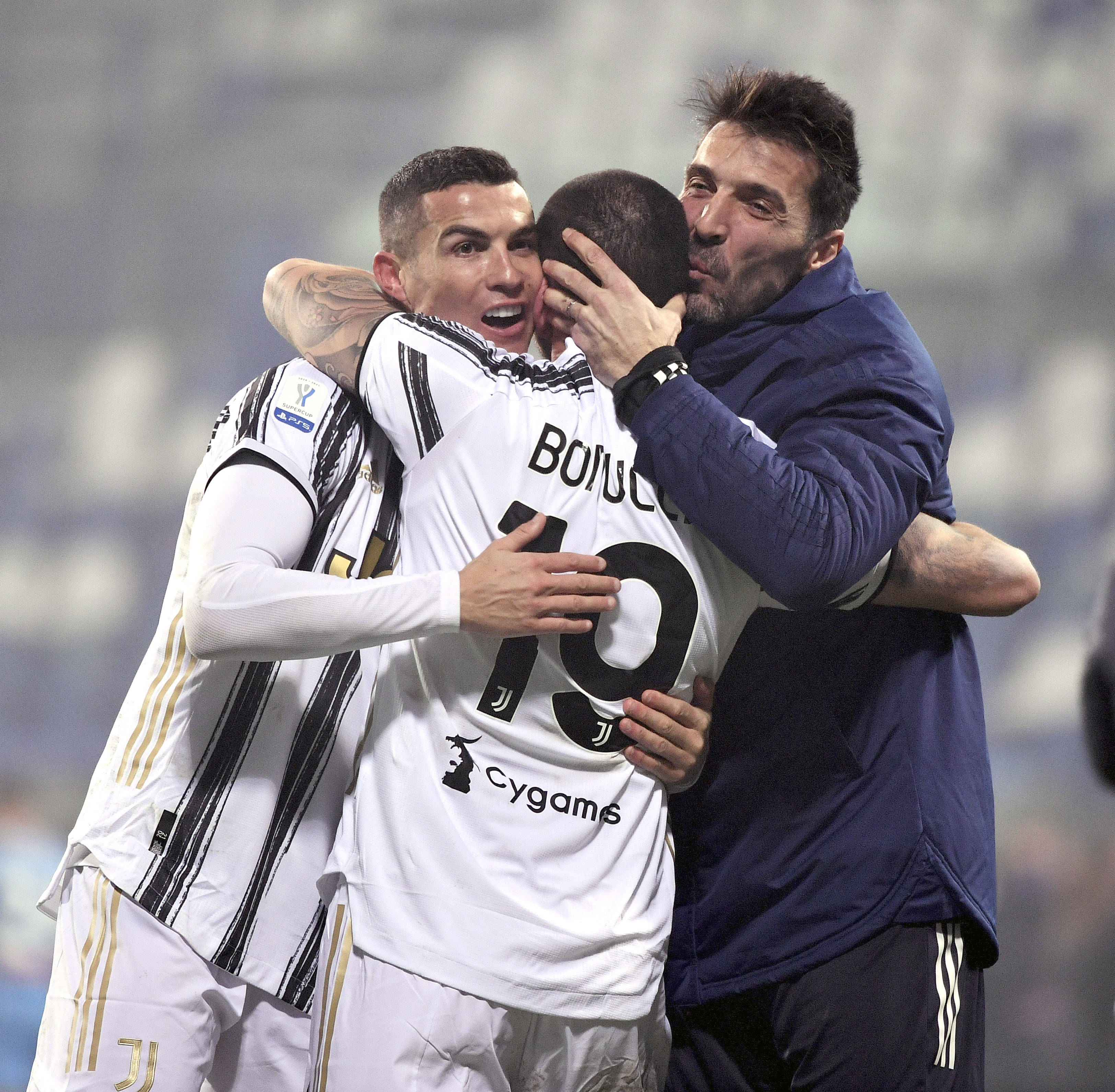 火箭哈登末节爆发连得15分（火箭球星哈登末节狂飙，连取15分）