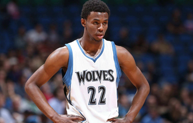 特雷·杨本赛季出战时老鹰2胜5负，缺席时13胜10负（本季老鹰在特雷·杨出场时仅2胜5负，缺阵时反而13胜10负）