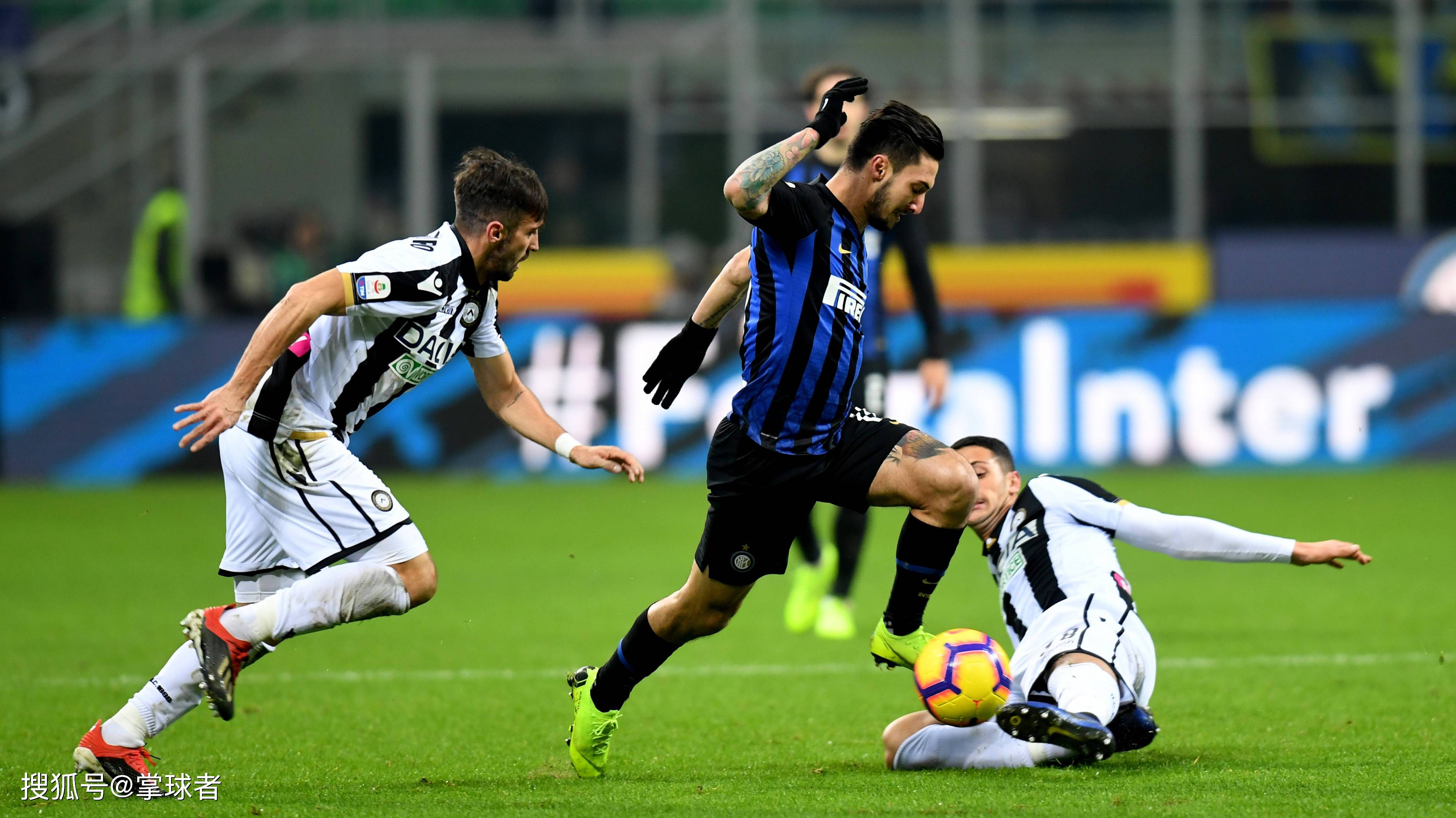 门将扑出点球，粉碎对手反扑希望（神勇门将拒点，扼杀对手翻盘希望）